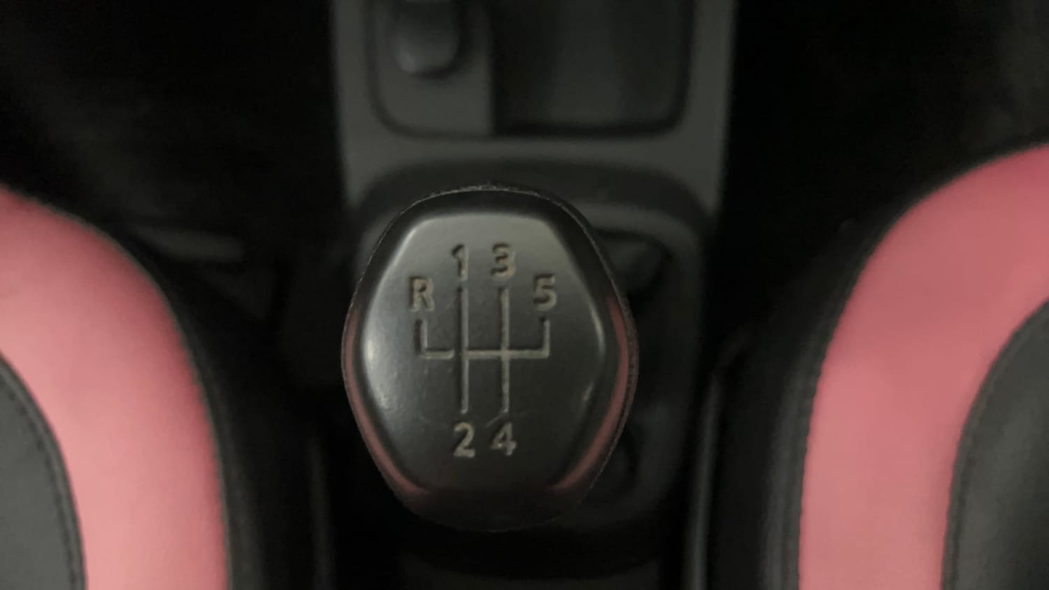 Used 2017 Renault Kwid RXT Petrol Manual interior GEAR  KNOB VIEW