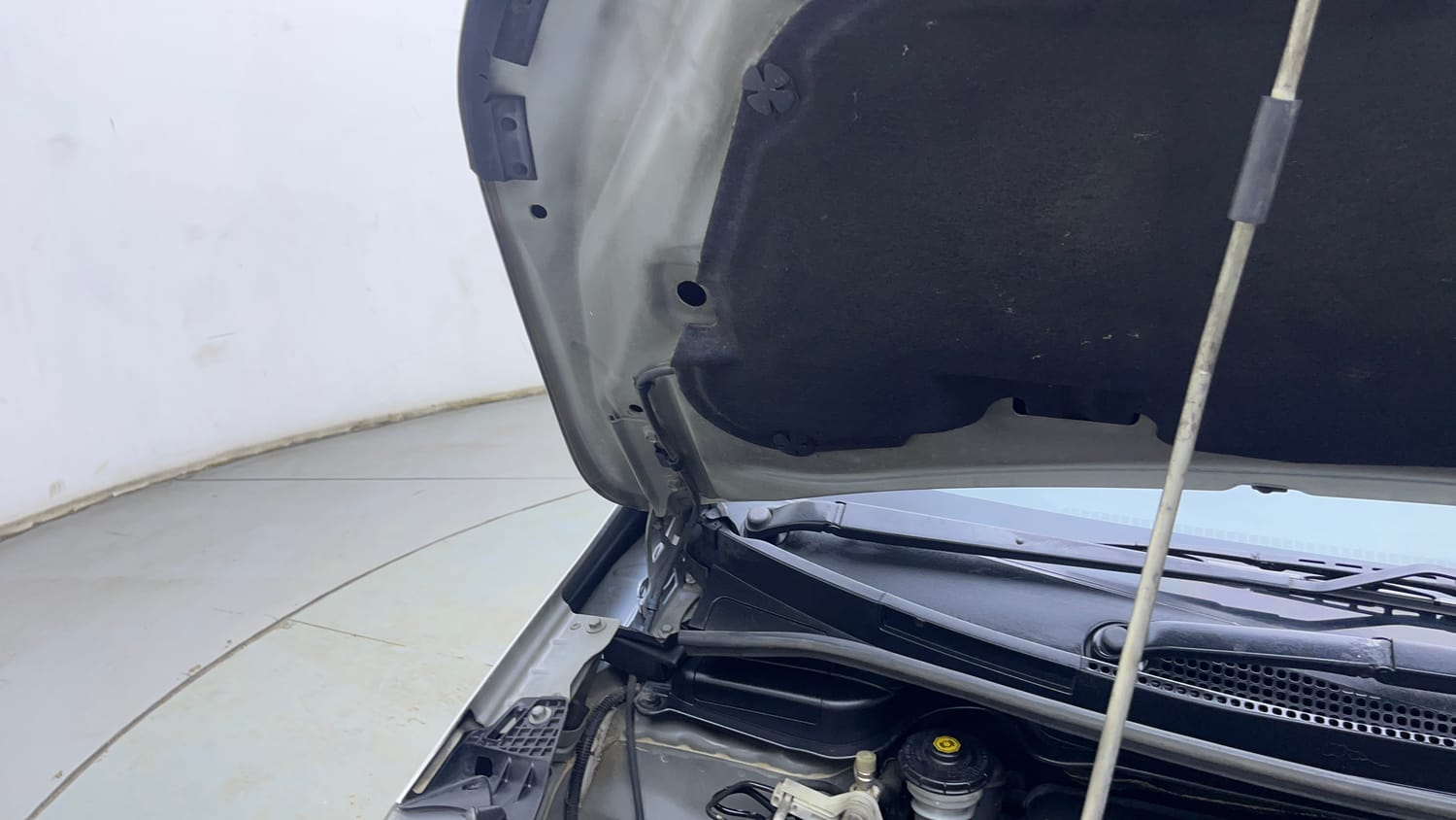 Used 2018 Honda WR-V VX MT Diesel Diesel Manual engine ENGINE RIGHT SIDE HINGE & APRON VIEW
