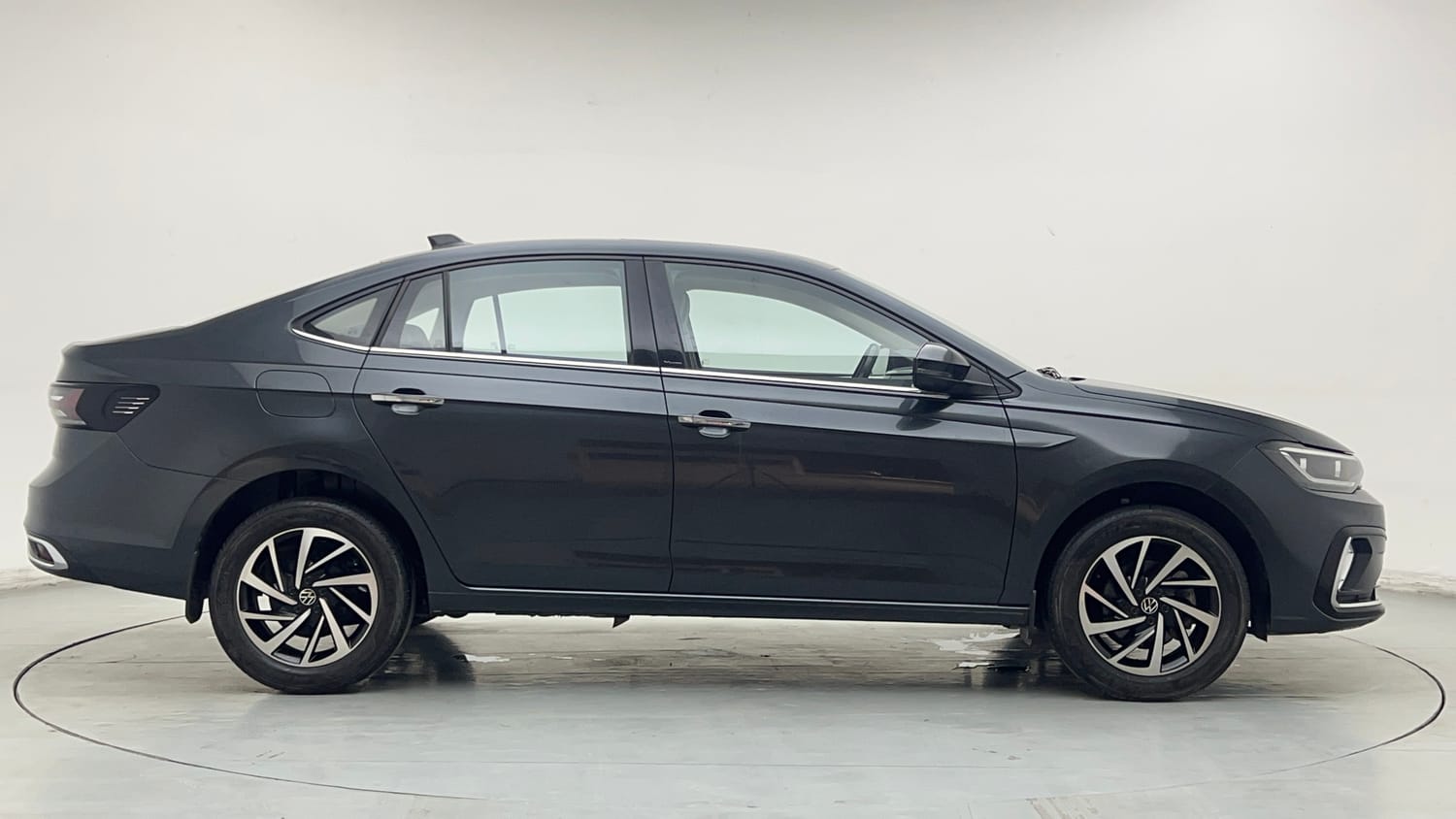 Used 2022 Volkswagen Virtus Topline 1.0 TSI AT Petrol Automatic exterior RIGHT SIDE VIEW