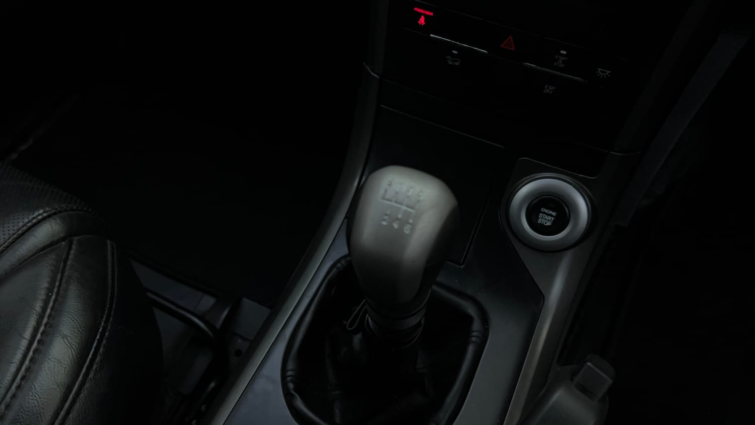Used 2017 Mahindra XUV500 W10 Diesel Manual interior GEAR  KNOB VIEW
