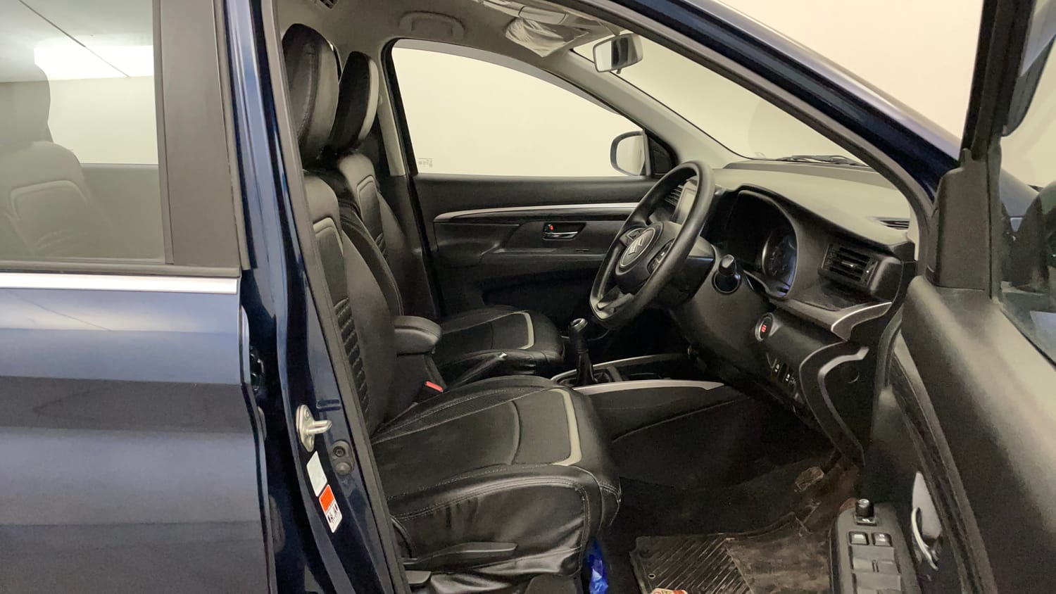 Used 2024 Maruti Suzuki XL6 Zeta MT Petrol Petrol Manual interior RIGHT SIDE FRONT DOOR CABIN VIEW