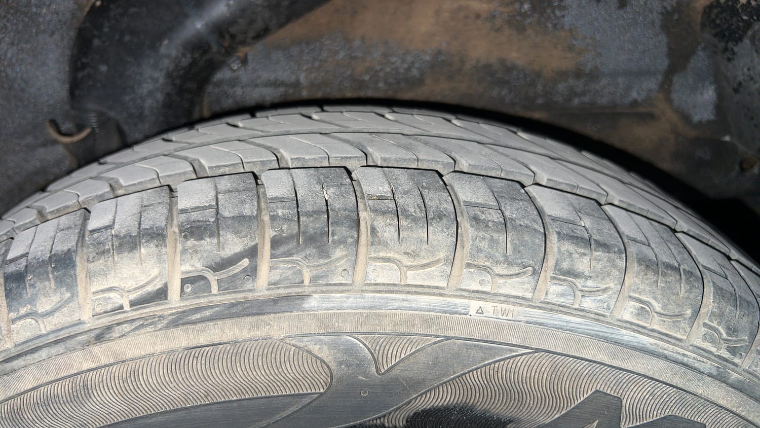 Used 2013 Hyundai i10 1.1L iRDE Magna Special Edition Petrol Manual tyres LEFT REAR TYRE TREAD VIEW