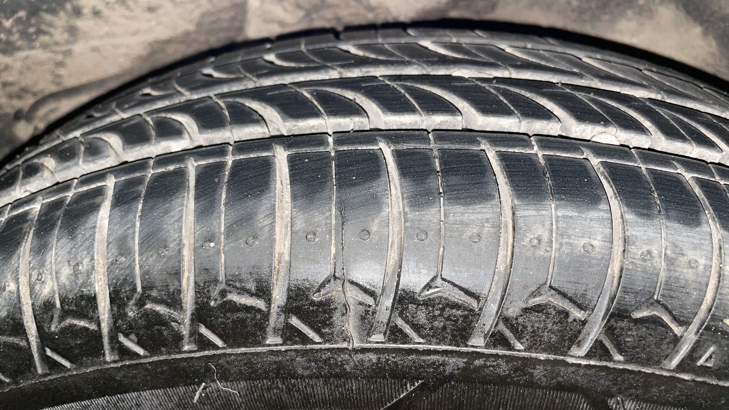 Used 2012 Hyundai i10 Sportz 1.2 AT Kappa2 Petrol Automatic tyres LEFT REAR TYRE TREAD VIEW