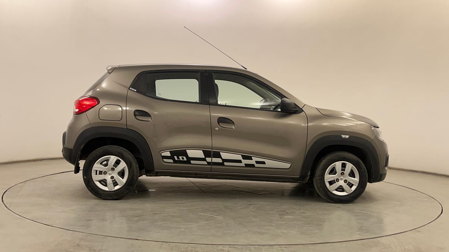 Used 2017 Renault Kwid RXT Petrol Manual exterior RIGHT SIDE VIEW