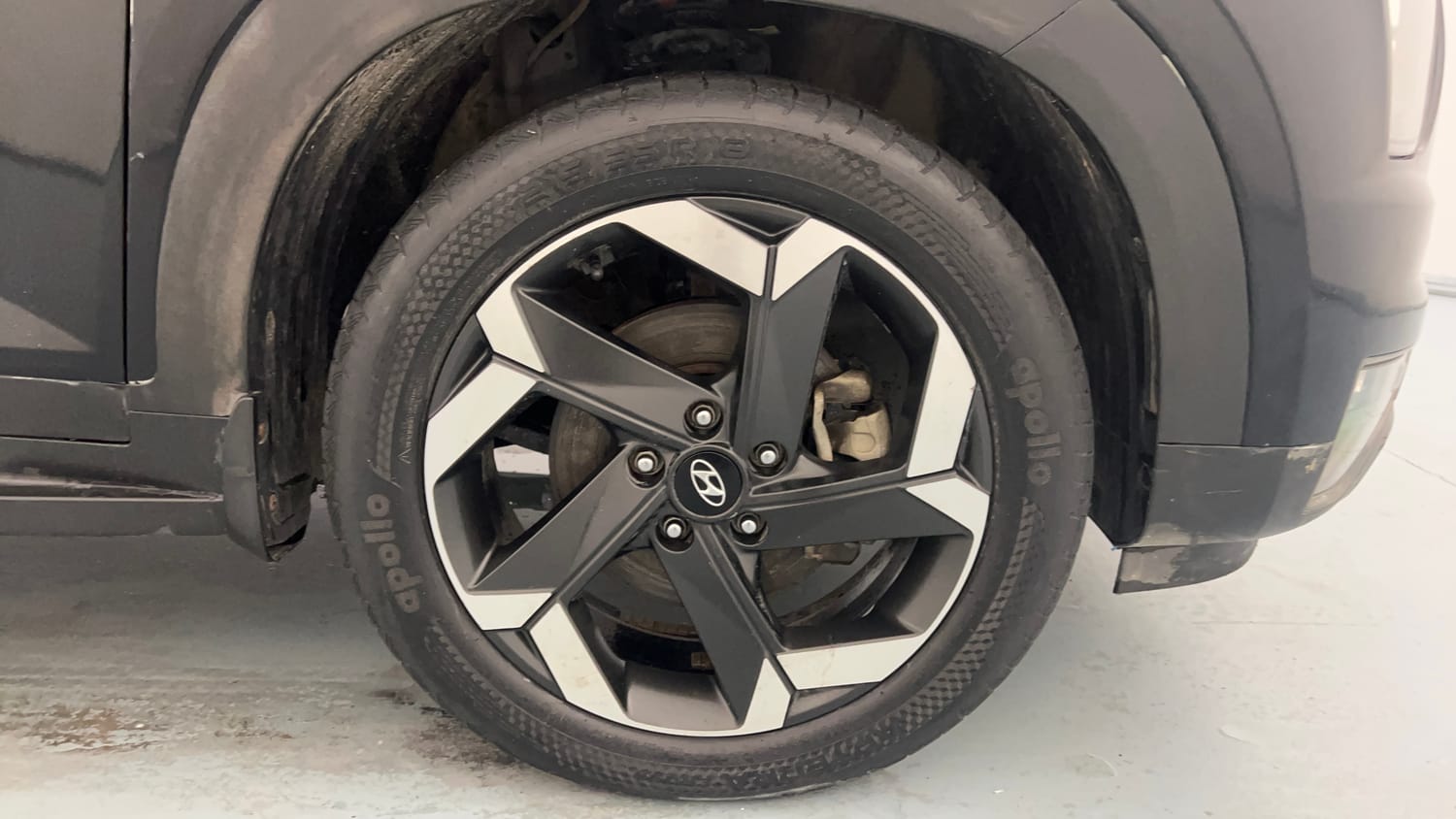Used 2021 Hyundai Alcazar Signature (O) 6 STR 1.5 Diesel AT Diesel Automatic tyres RIGHT FRONT TYRE RIM VIEW