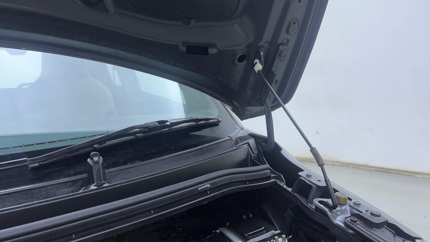 Used 2022 Maruti Suzuki Wagon R ZXI Plus 1.2 Petrol Manual engine ENGINE LEFT SIDE HINGE & APRON VIEW