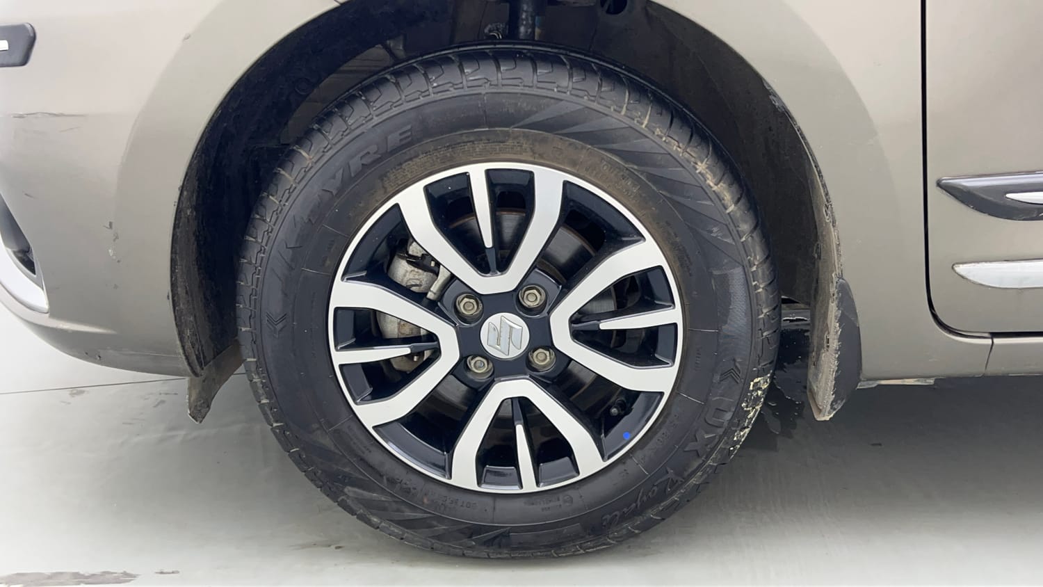 Used 2022 Maruti Suzuki Dzire VXi Petrol Manual tyres LEFT FRONT TYRE RIM VIEW