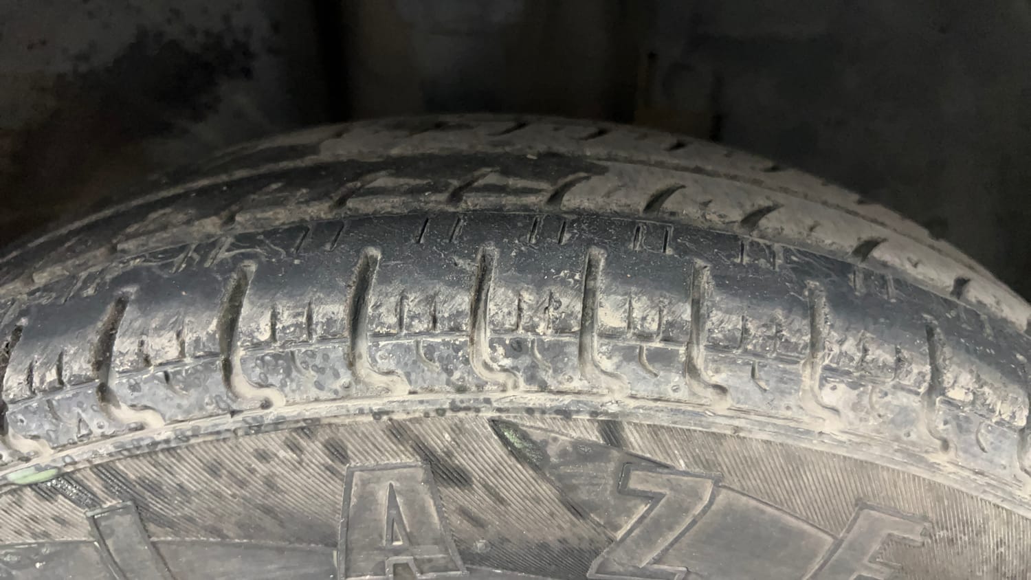 Used 2017 Renault Kwid RXT Petrol Manual tyres RIGHT FRONT TYRE TREAD VIEW
