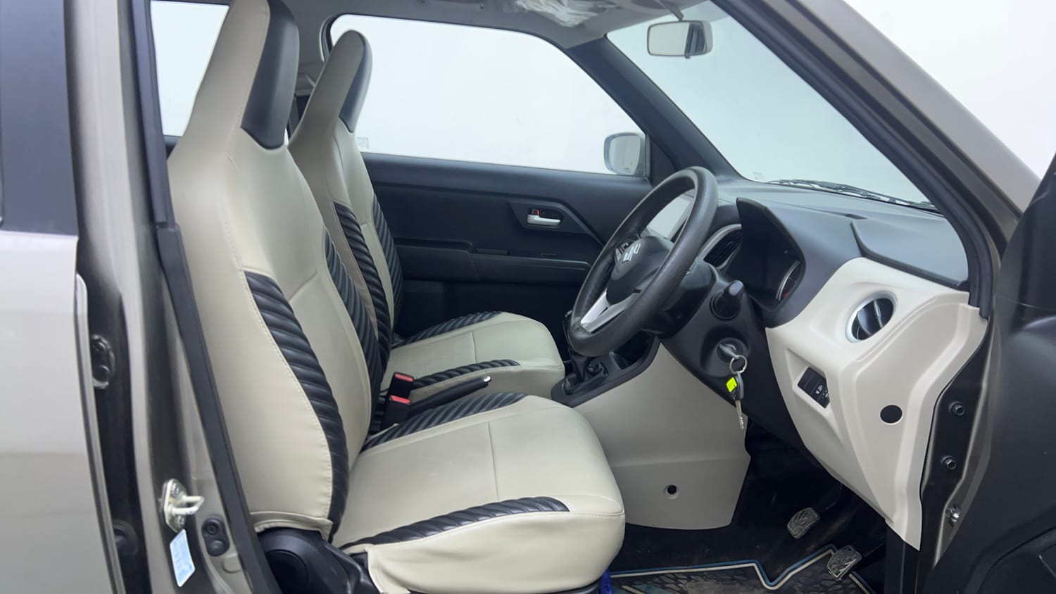 Used 2022 Maruti Suzuki Wagon R ZXI Plus 1.2 Petrol Manual interior RIGHT SIDE FRONT DOOR CABIN VIEW