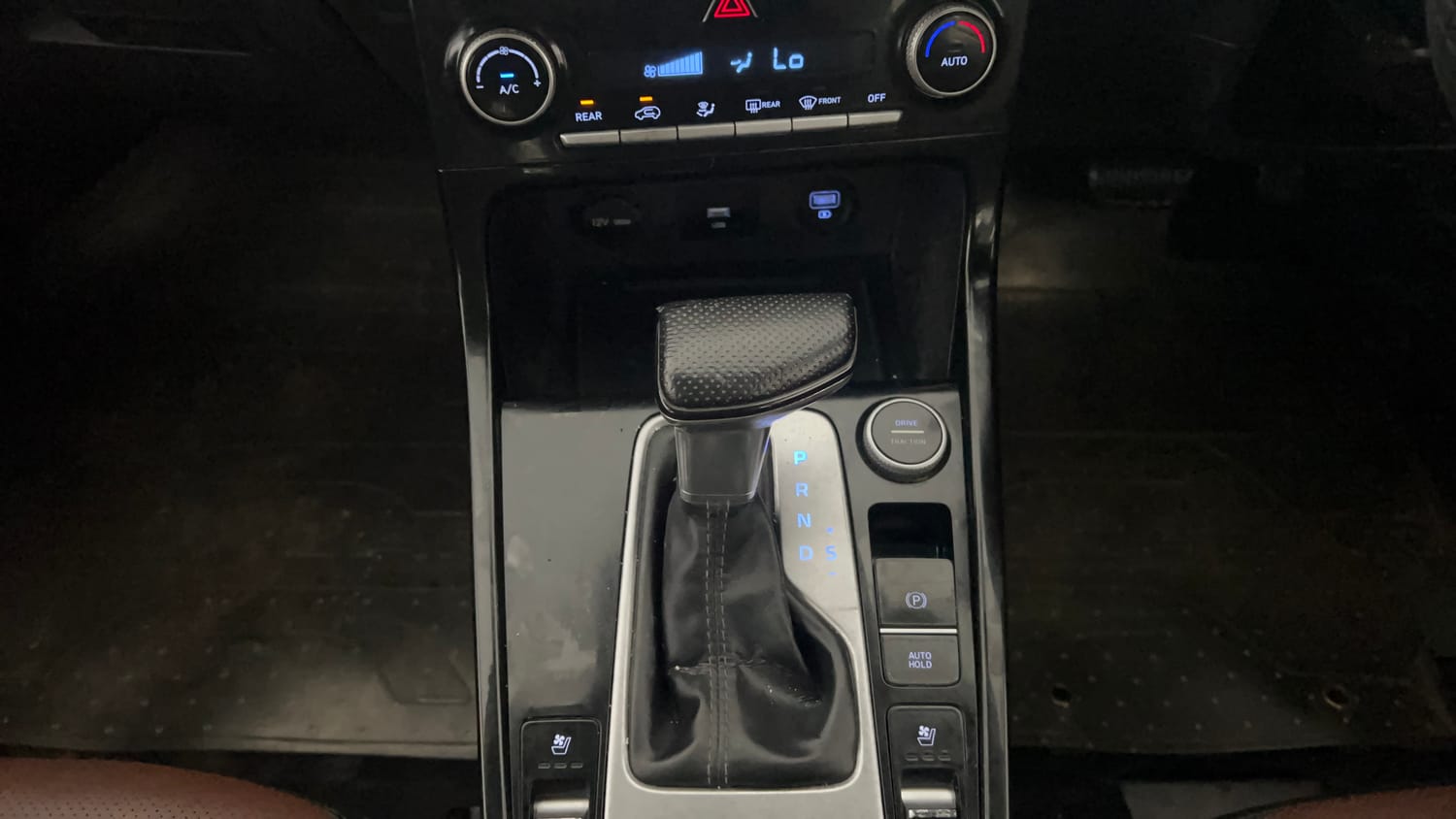 Used 2021 Hyundai Alcazar Signature (O) 6 STR 1.5 Diesel AT Diesel Automatic interior GEAR  KNOB VIEW