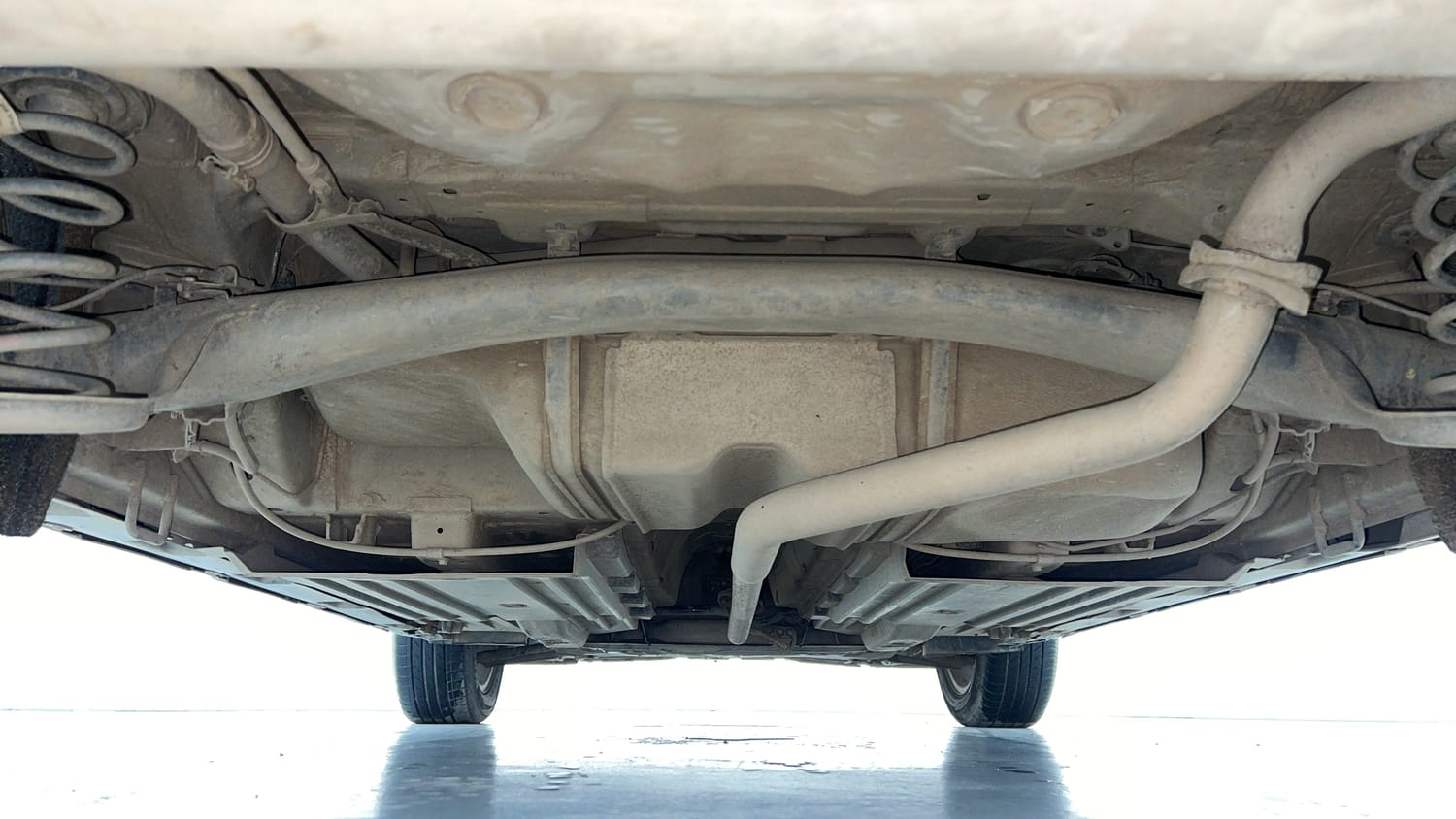 Used 2016 Maruti Suzuki Vitara Brezza [2016-2020] VDi Diesel Manual extra REAR UNDERBODY VIEW (TAKEN FROM REAR)