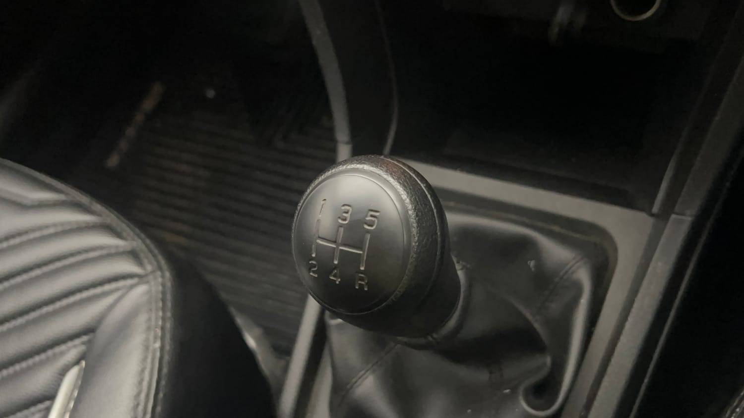 Used 2022 maruti-suzuki Vitara Brezza LXi Petrol Manual interior GEAR  KNOB VIEW