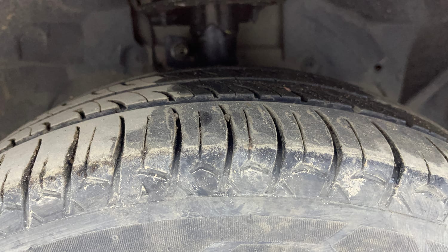 Used 2016 Ford Figo Titanium Plus 1.5 TDCi Diesel Manual tyres RIGHT FRONT TYRE TREAD VIEW