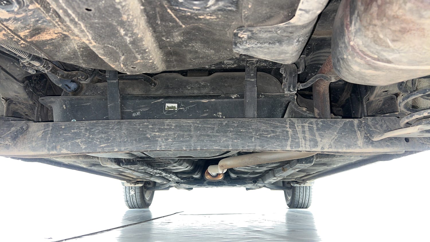 Used 2018 Hyundai Xcent SX (O) Petrol Manual extra REAR UNDERBODY VIEW (TAKEN FROM REAR)