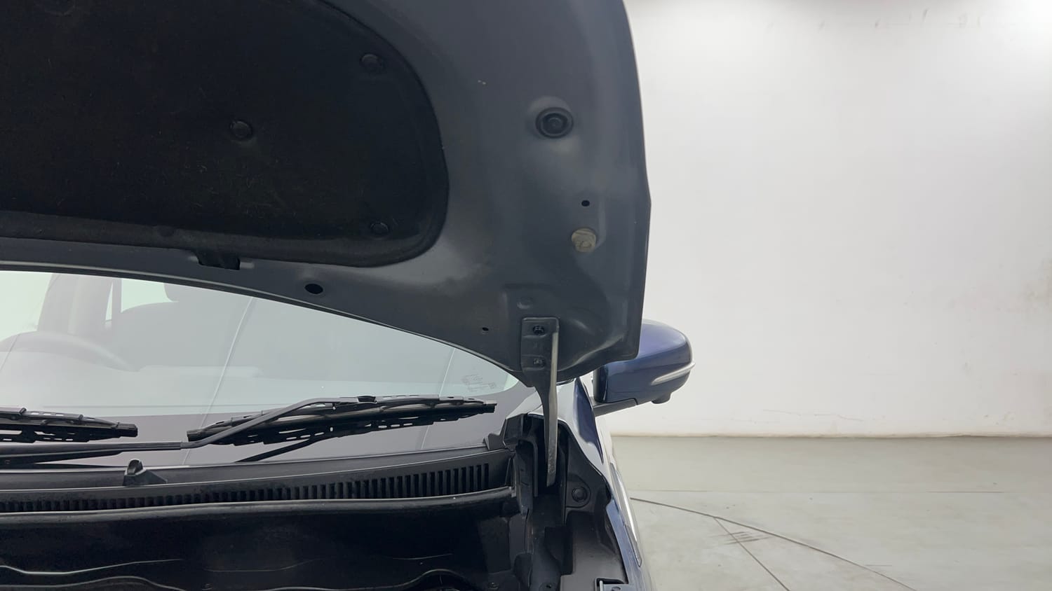 Used 2022 Maruti Suzuki XL6 Alpha Plus MT Petrol Petrol Manual engine ENGINE LEFT SIDE HINGE & APRON VIEW