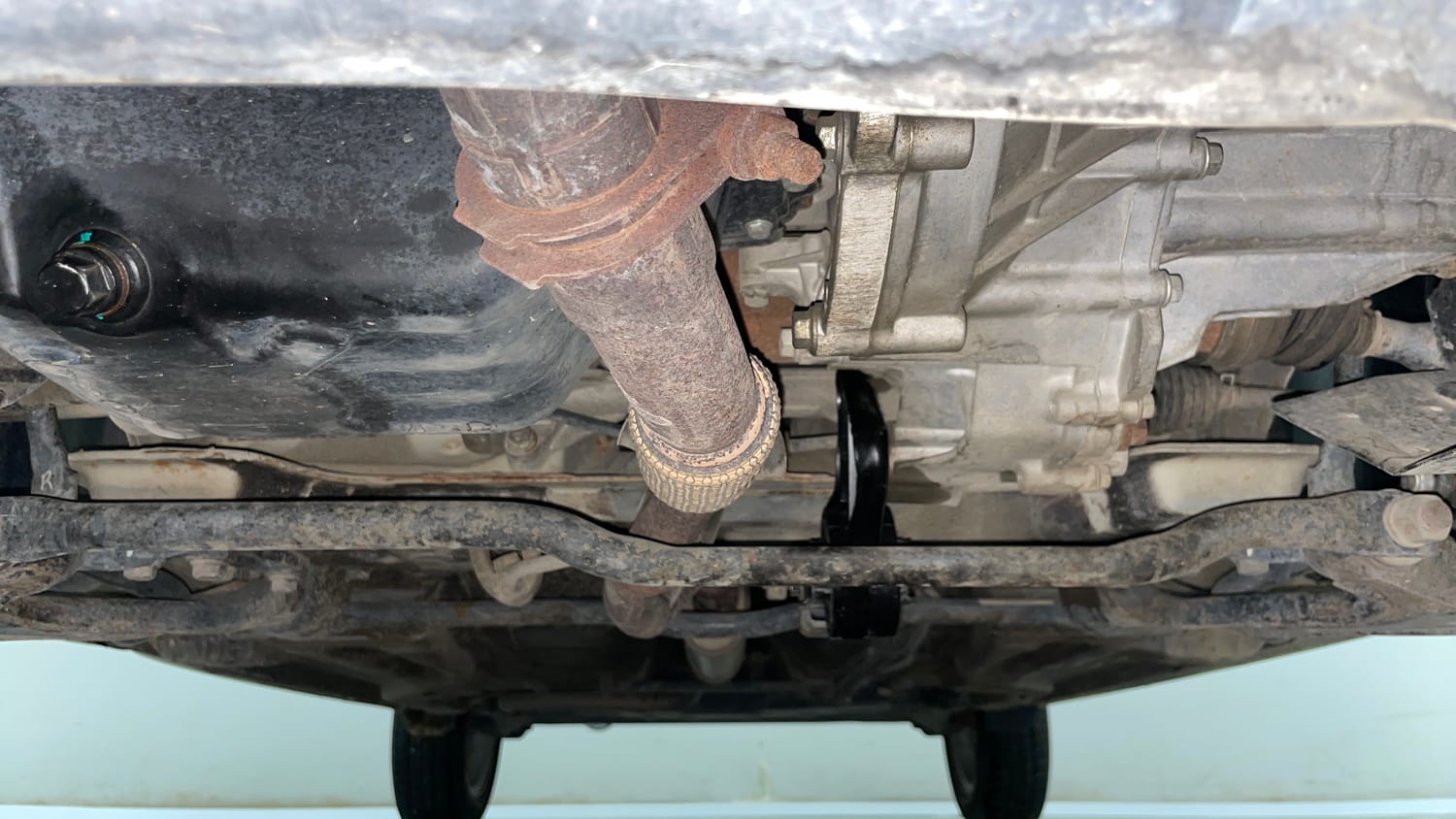 Used 2016 Tata Tiago Revotron XZ Petrol Manual extra FRONT LEFT UNDERBODY VIEW