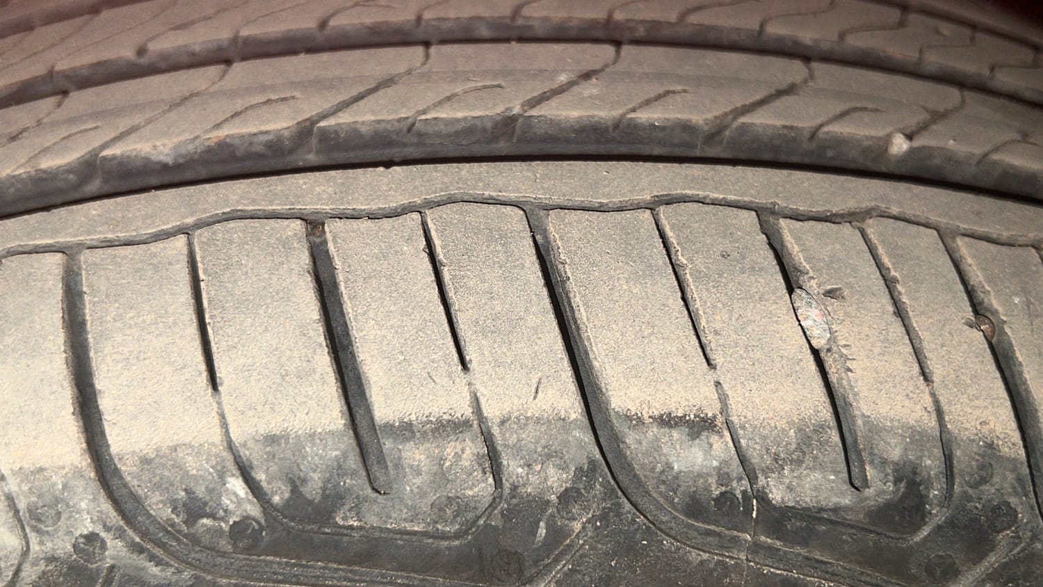 Used 2022 Tata Tiago XTA Petrol Automatic tyres LEFT FRONT TYRE TREAD VIEW