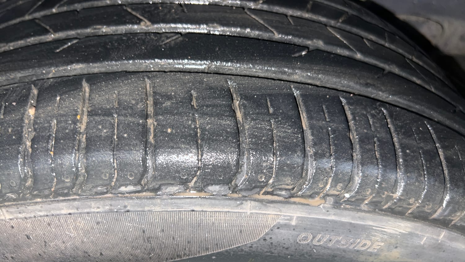 Used 2022 Hyundai Venue SX Plus 1.0 Turbo DCT Petrol Automatic tyres LEFT REAR TYRE TREAD VIEW
