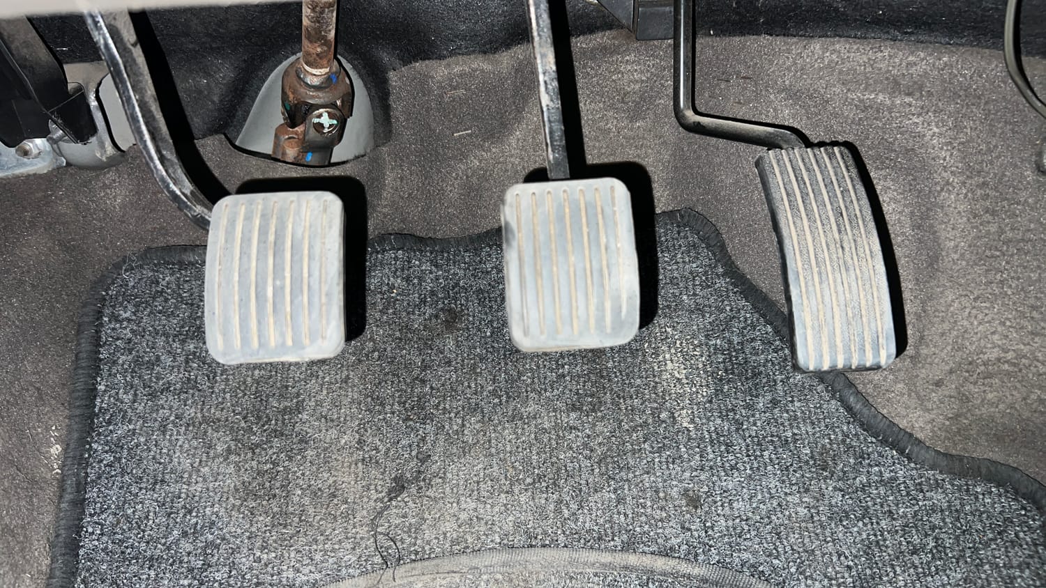 Used 2013 Hyundai i10 1.1L iRDE Magna Special Edition Petrol Manual interior PEDALS VIEW