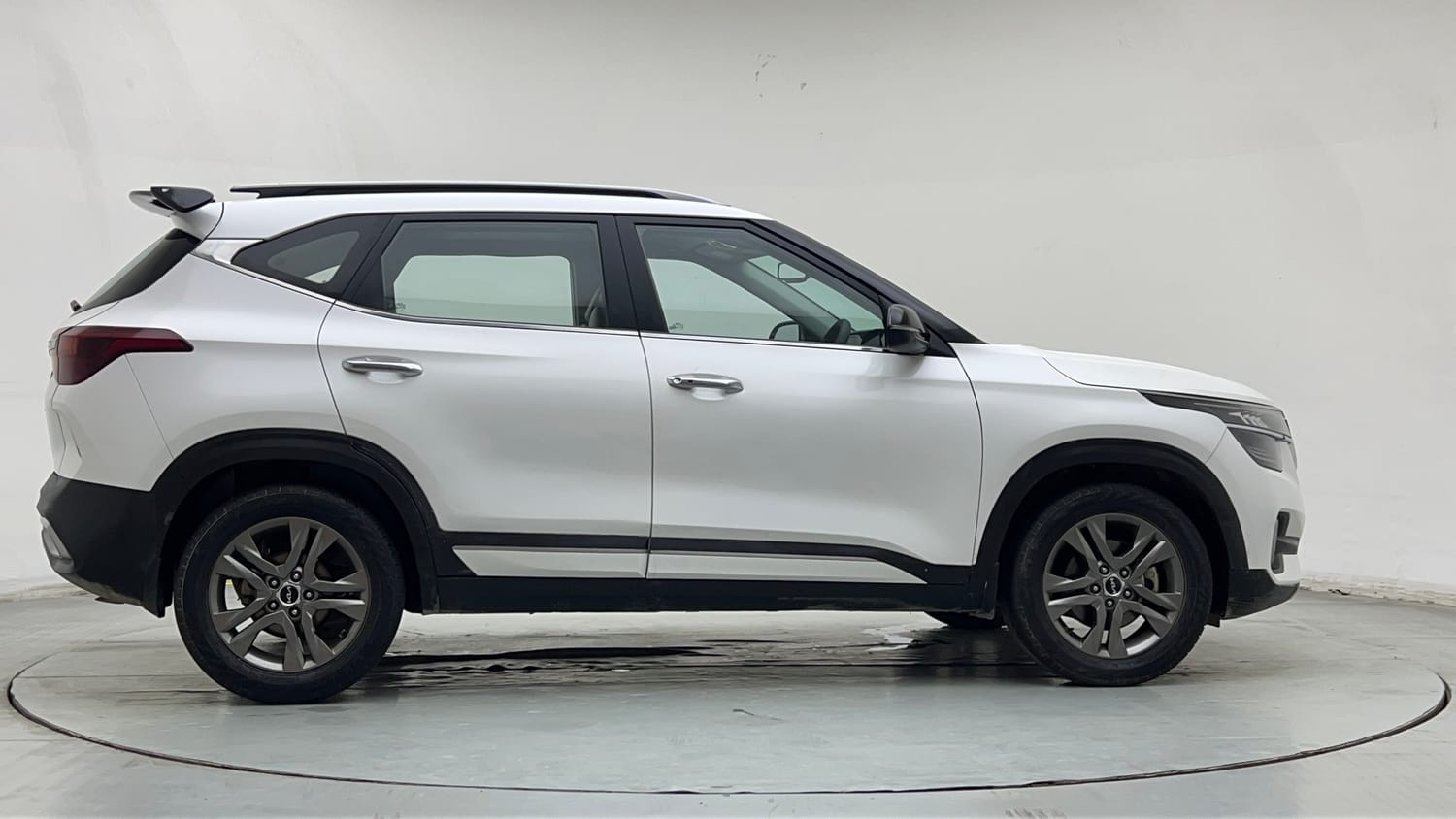 Used 2023 Kia Seltos HTX 1.5 Petrol Manual exterior RIGHT SIDE VIEW