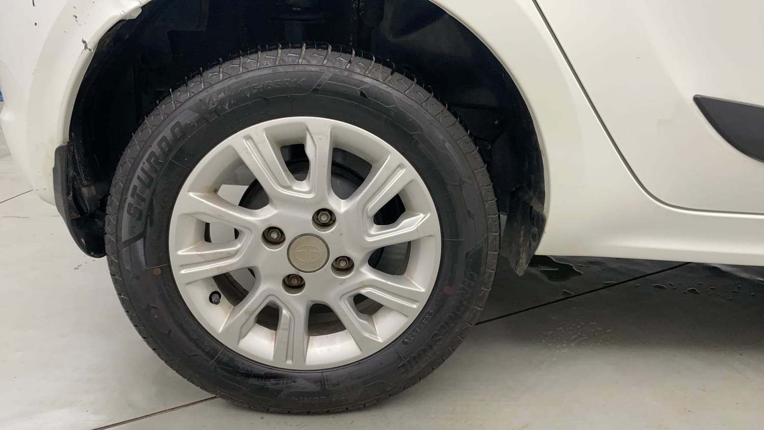 Used 2016 Tata Tiago Revotron XZ Petrol Manual tyres RIGHT REAR TYRE RIM VIEW