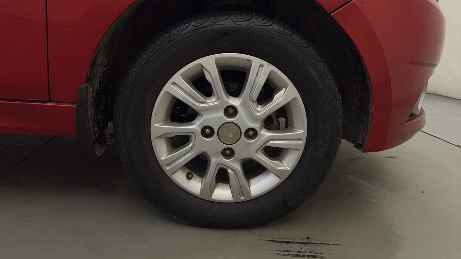 Used 2017 Tata Tiago Revotron XZA Petrol Automatic tyres RIGHT FRONT TYRE RIM VIEW