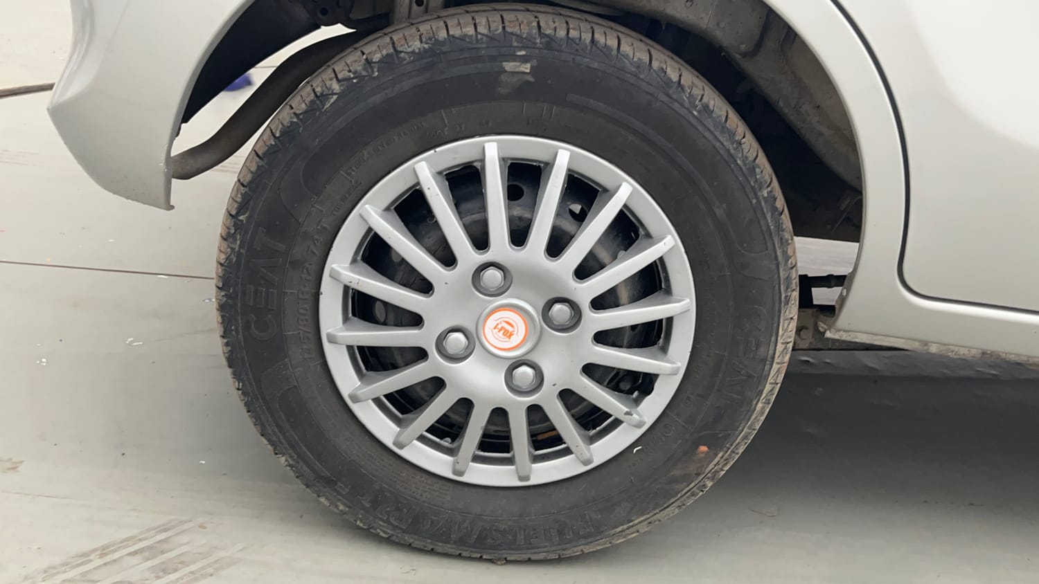 Used 2022 Maruti Suzuki Alto 800 LXi (O) Petrol Manual tyres RIGHT REAR TYRE RIM VIEW