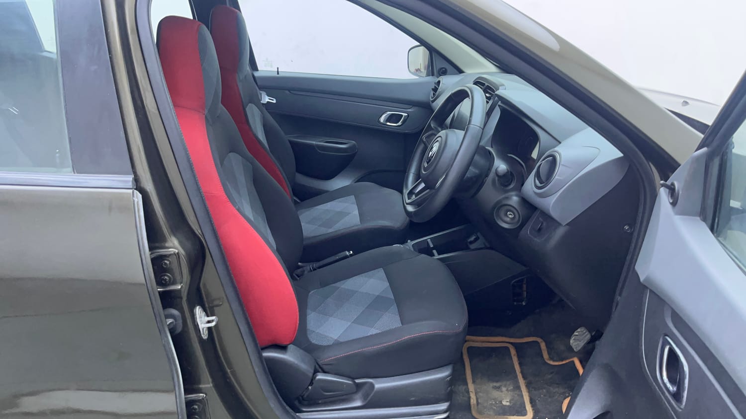 Used 2020 Renault Kwid RXT 1.0 AMT Opt Petrol Automatic interior RIGHT SIDE FRONT DOOR CABIN VIEW