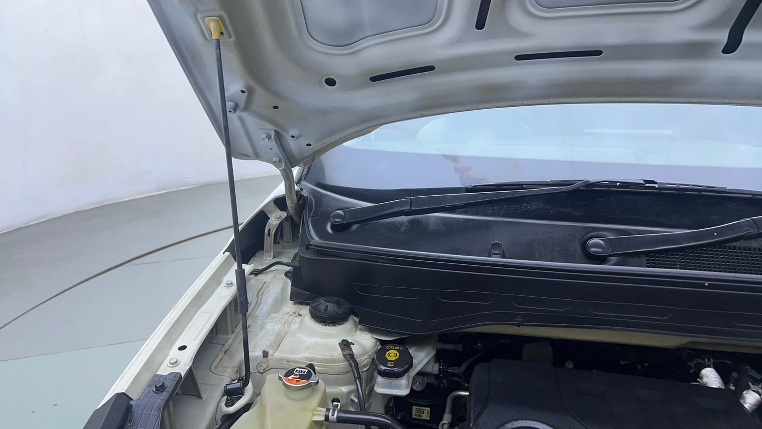 Used 2019 Hyundai Venue SX Plus 1.0 Turbo DCT Petrol Automatic engine ENGINE RIGHT SIDE HINGE & APRON VIEW