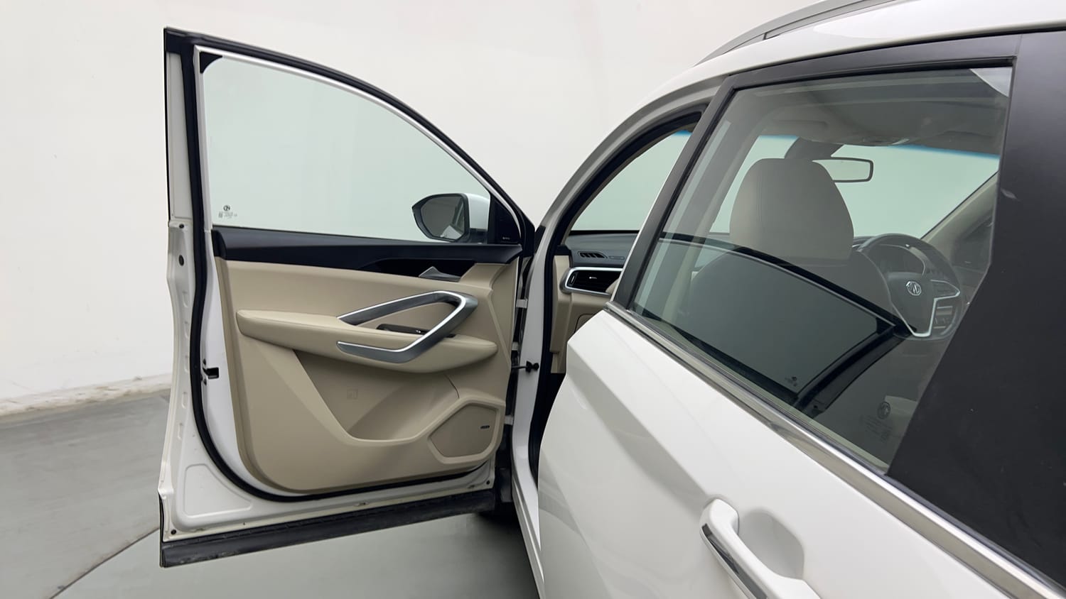 Used 2022 MG Motors Hector Sharp 2.0 Diesel Turbo MT Diesel Manual interior LEFT FRONT DOOR OPEN VIEW