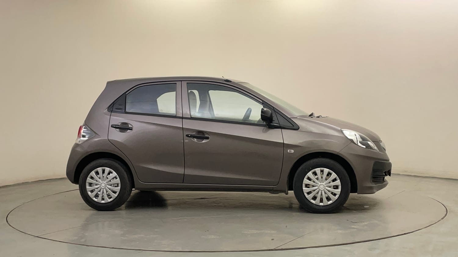 Used 2015 Honda Brio E MT Petrol Manual exterior RIGHT SIDE VIEW