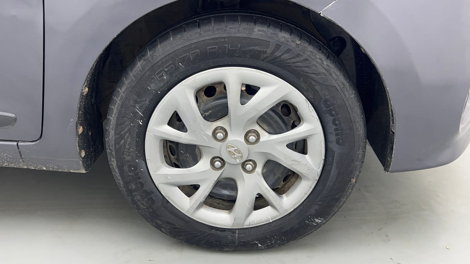 Used 2018 Hyundai Grand i10 Sportz (O) 1.2 Kappa VTVT Petrol Manual tyres RIGHT FRONT TYRE RIM VIEW
