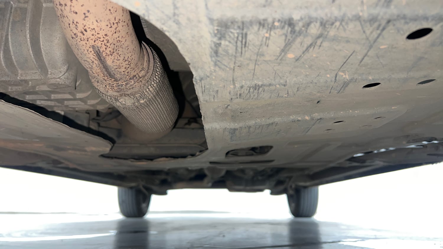 Used 2024 Mahindra XUV 3XO AX5 1.5 Diesel Autoshift Plus Diesel Automatic extra FRONT LEFT UNDERBODY VIEW