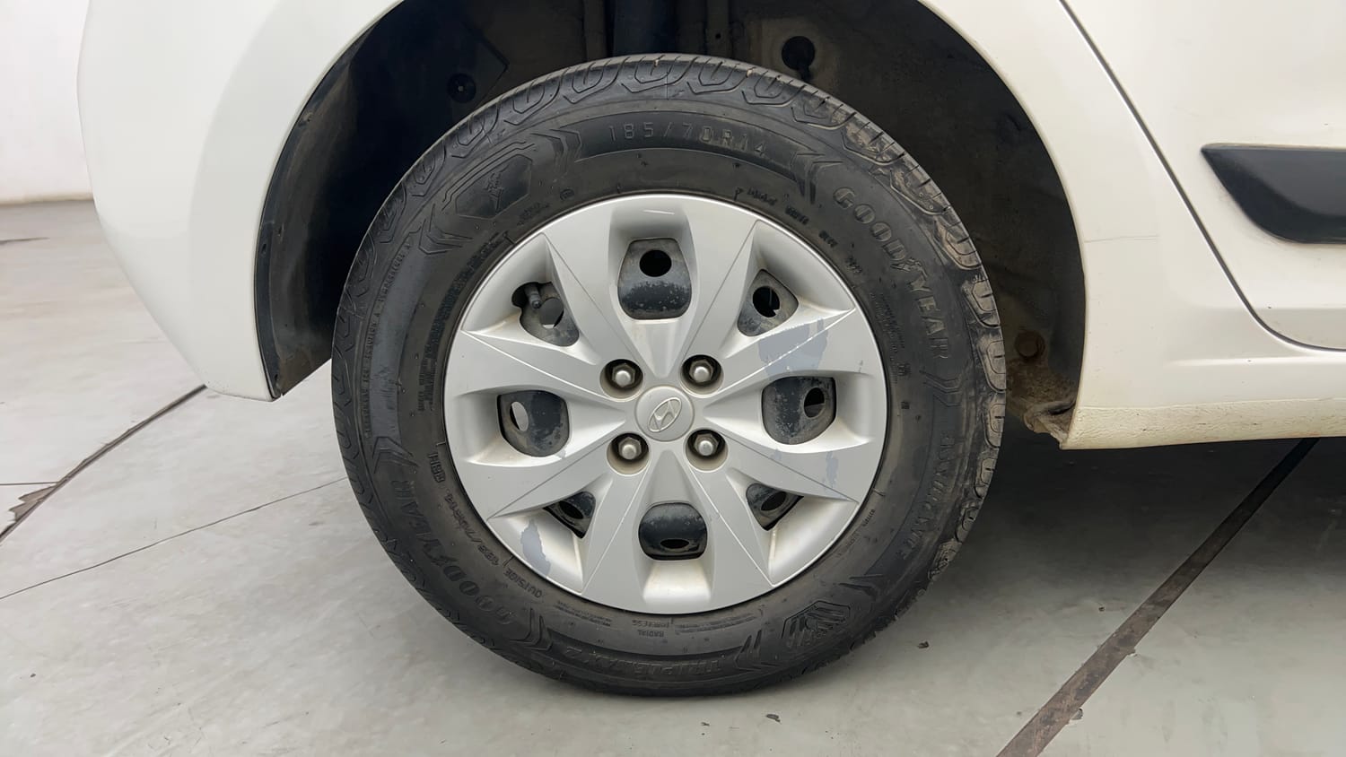 Used 2018 Hyundai Elite i20 Magna Executive 1.2 Petrol Manual tyres RIGHT REAR TYRE RIM VIEW