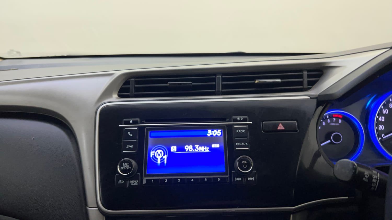 Used 2016 Honda City V Petrol Manual top_features Integrated (in-dash) music system