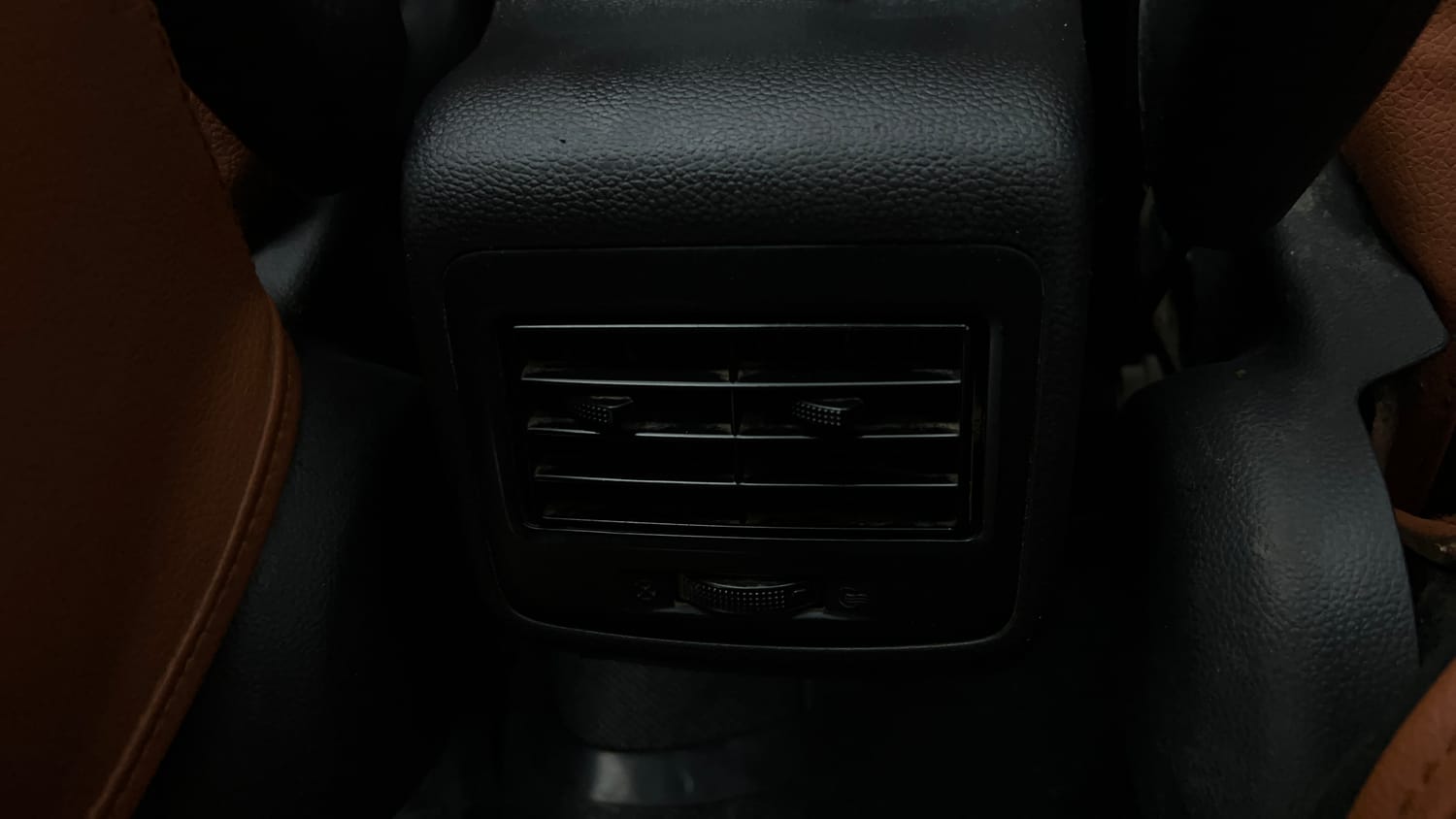 Used 2018 Hyundai Grand i10 Magna 1.2 Kappa VTVT Petrol Manual top_features 2nd row AC vent