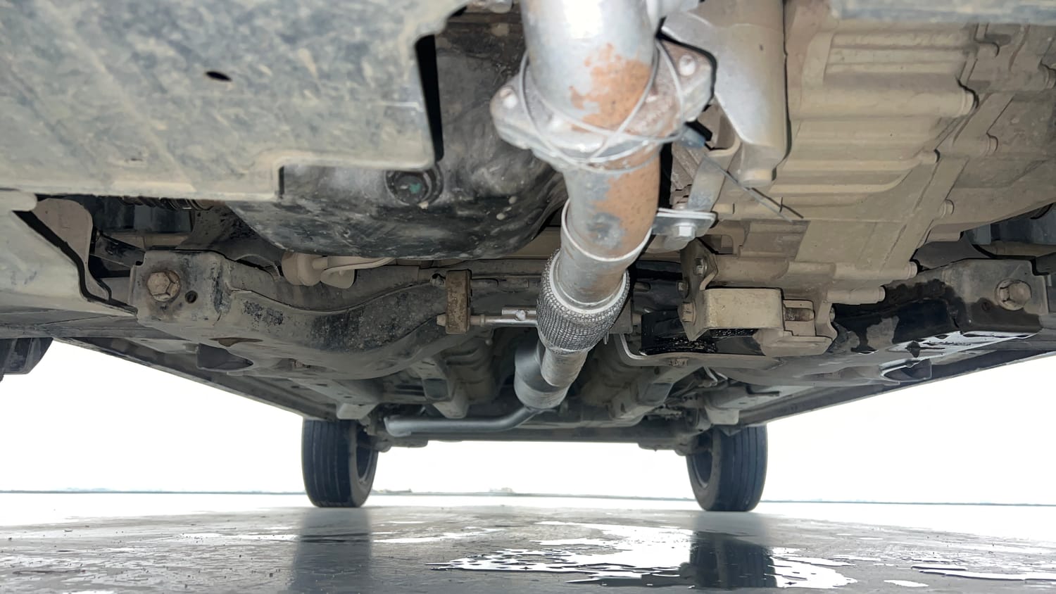 Used 2020 Tata Nexon XM (S) Petrol Manual extra FRONT LEFT UNDERBODY VIEW