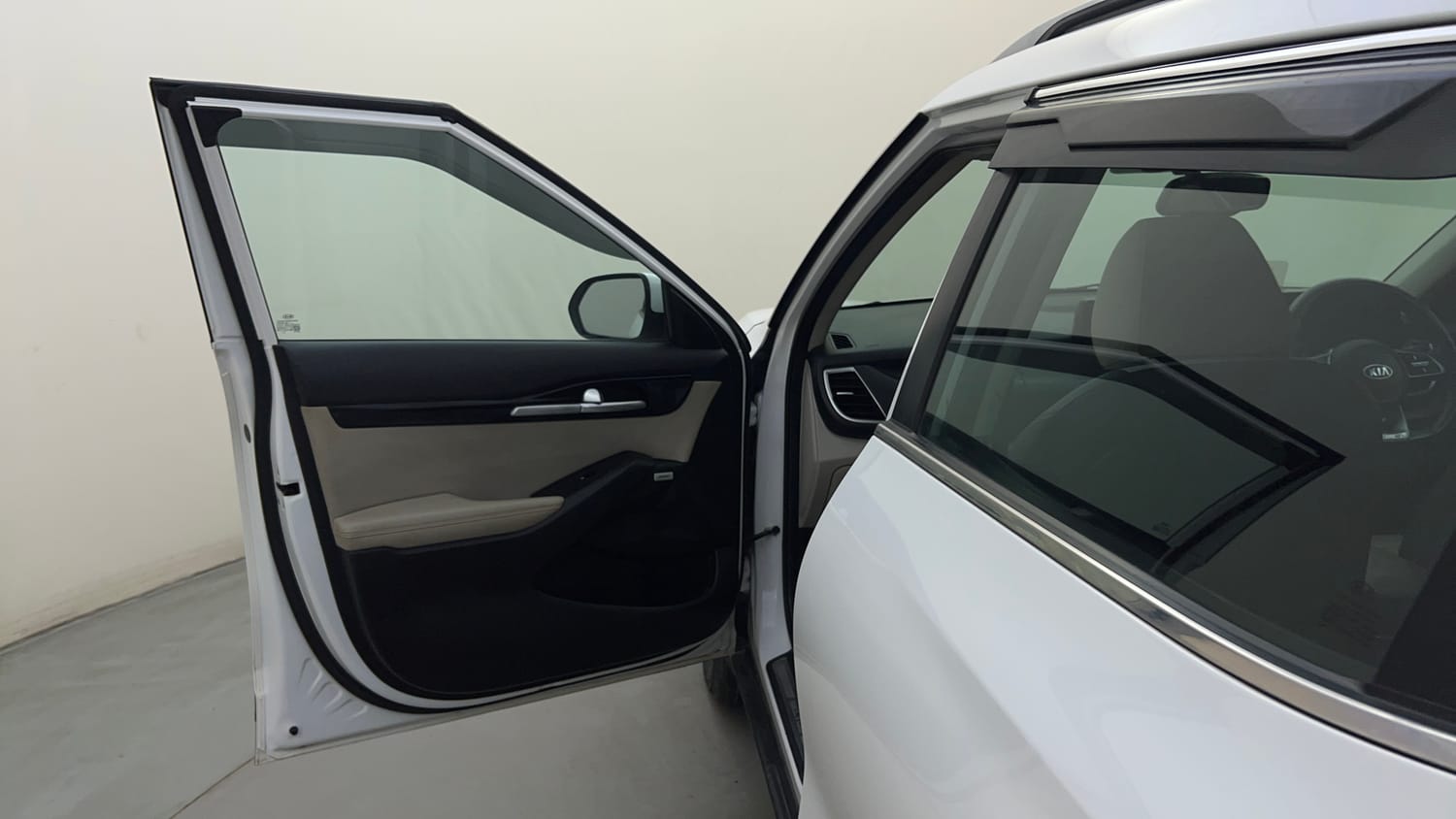 Used 2020 kia Seltos GTX Plus DCT 1.4 Petrol Automatic interior LEFT FRONT DOOR OPEN VIEW
