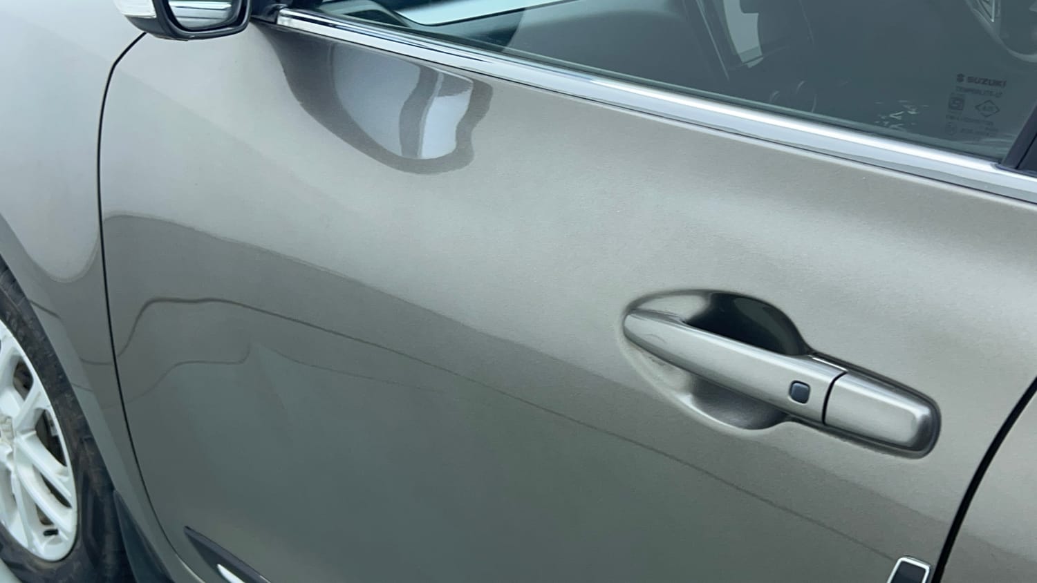 Used 2023 Maruti Suzuki Swift ZXi Petrol Manual dents MINOR DENT