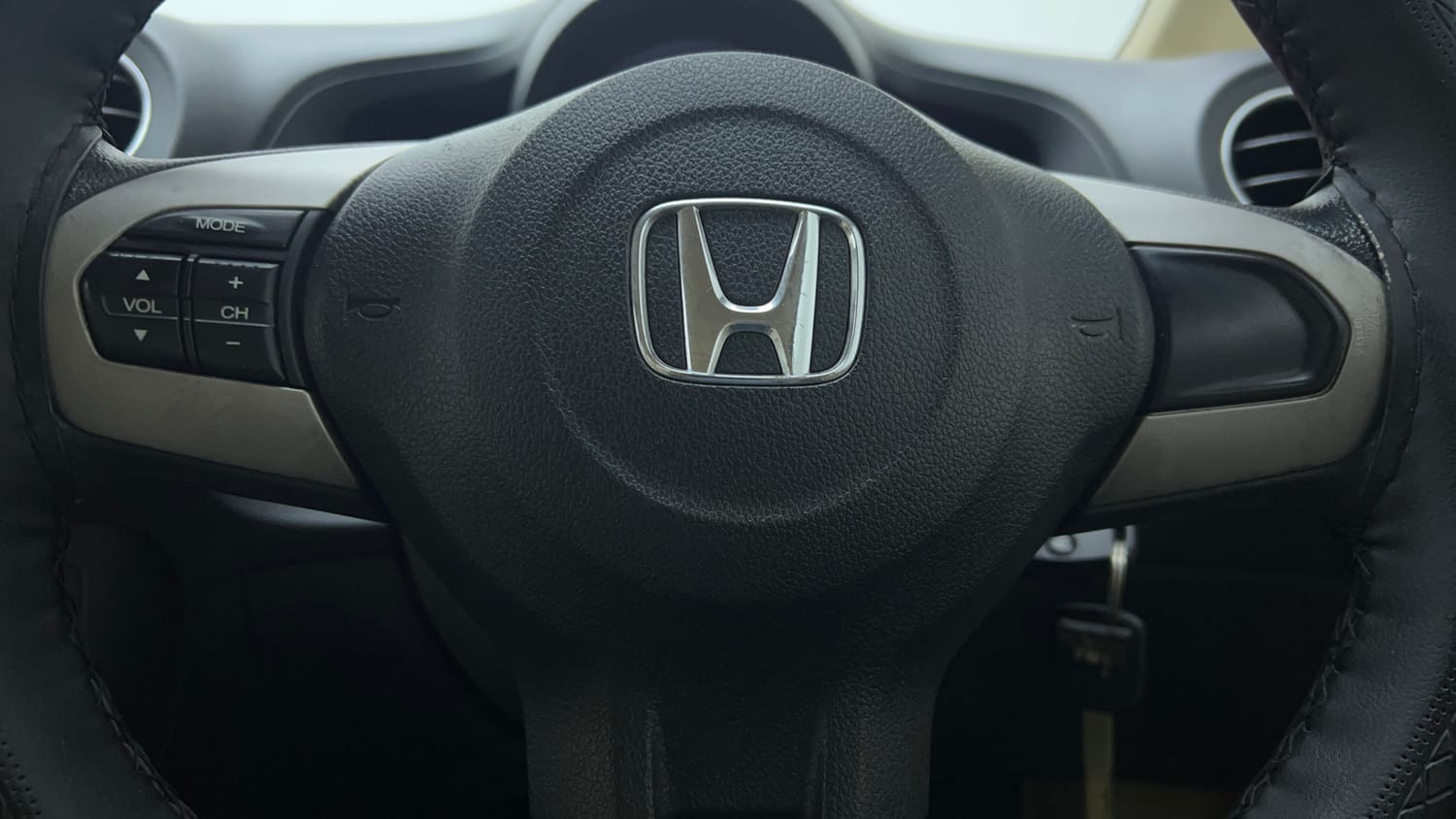 Used 2015 Honda Amaze 1.2 S i-VTEC Petrol Manual top_features Steering mounted controls
