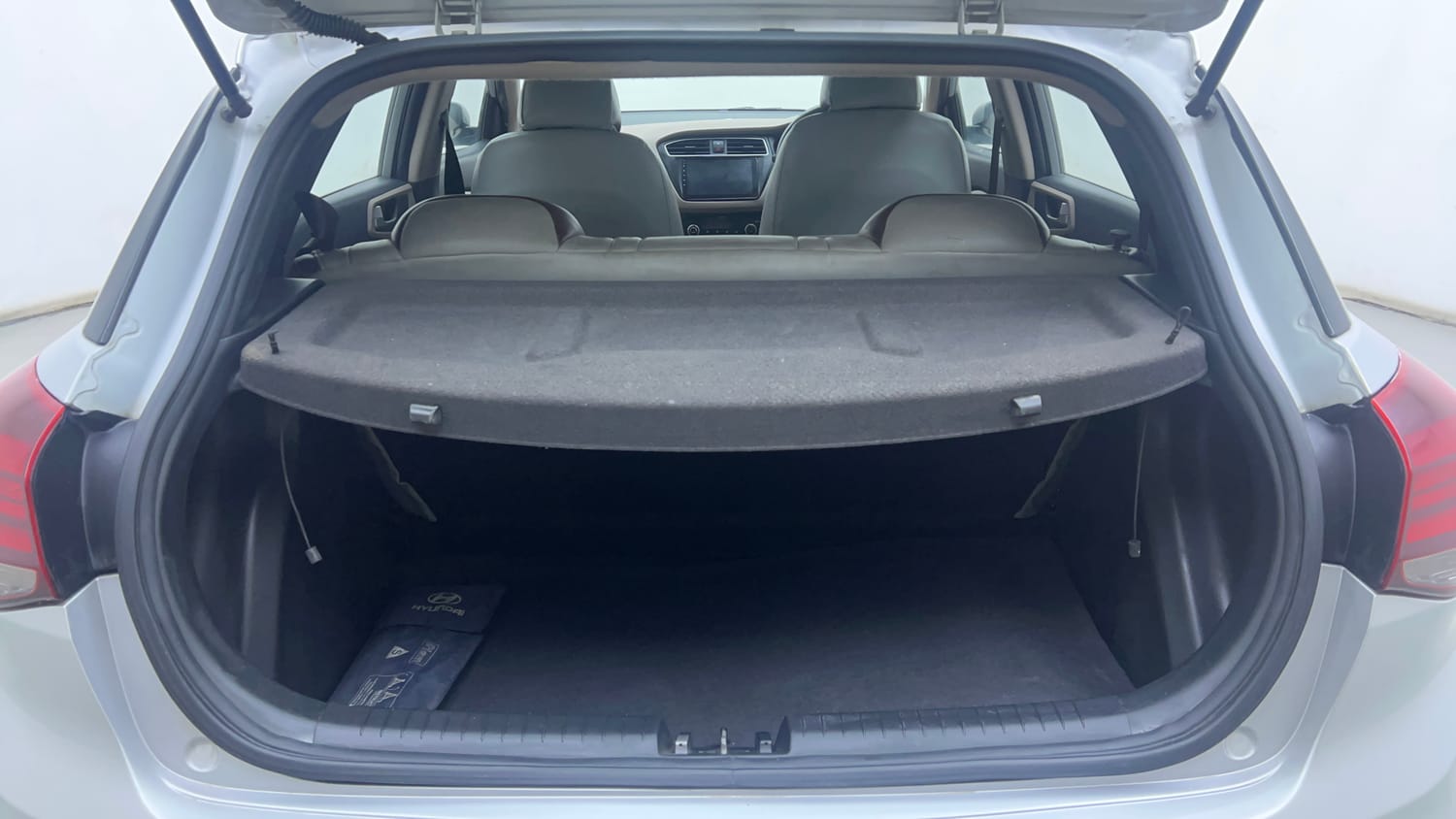 Used 2018 Hyundai Elite i20 Asta 1.2 Petrol Manual interior DICKY INSIDE VIEW