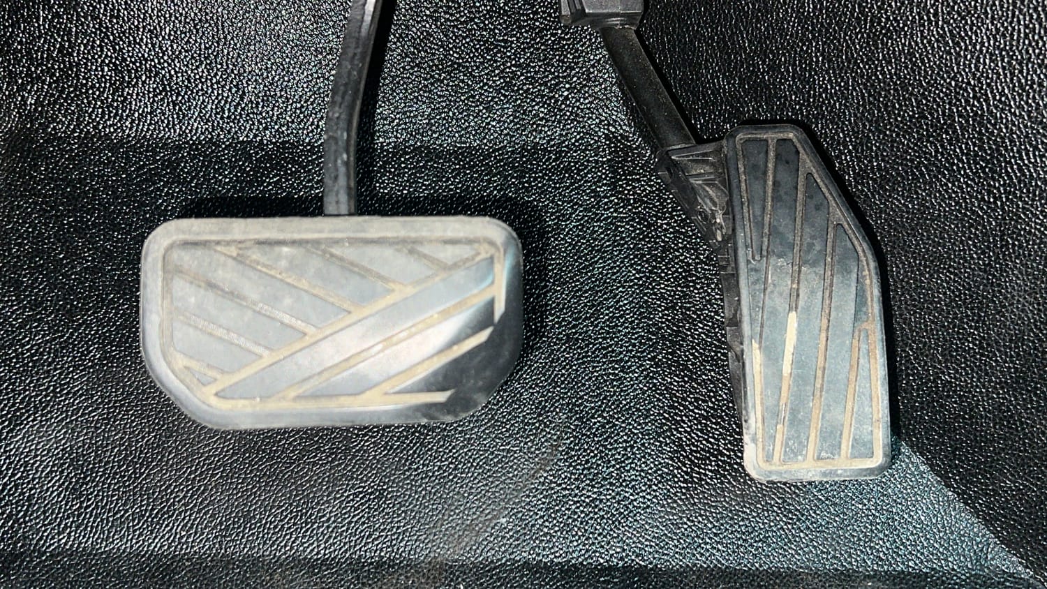 Used 2019 Toyota Glanza V CVT Petrol Automatic interior PEDALS VIEW