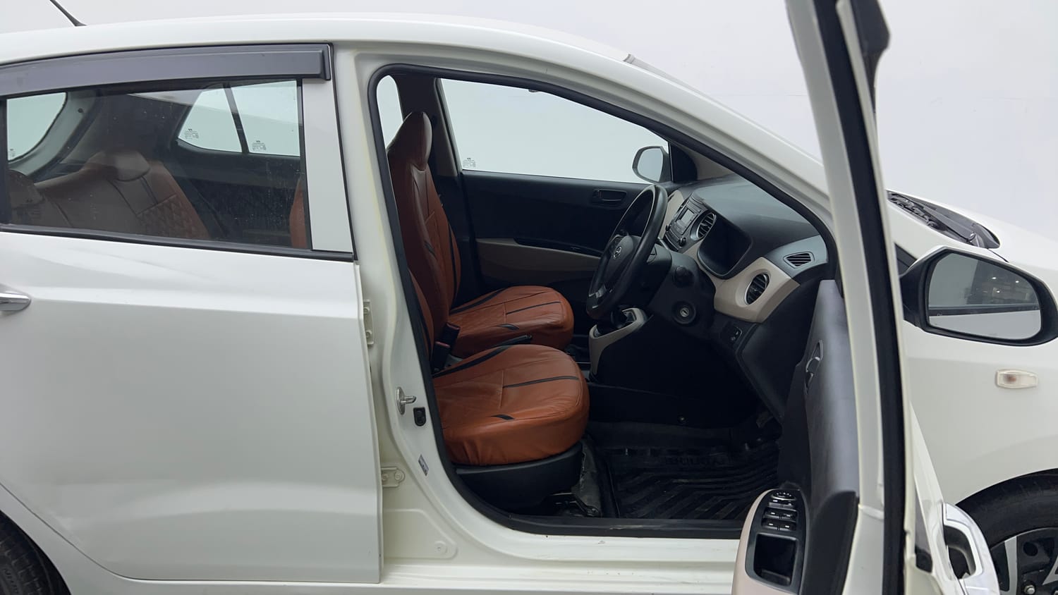 Used 2018 Hyundai Grand i10 Magna 1.2 Kappa VTVT Petrol Manual interior RIGHT SIDE FRONT DOOR CABIN VIEW