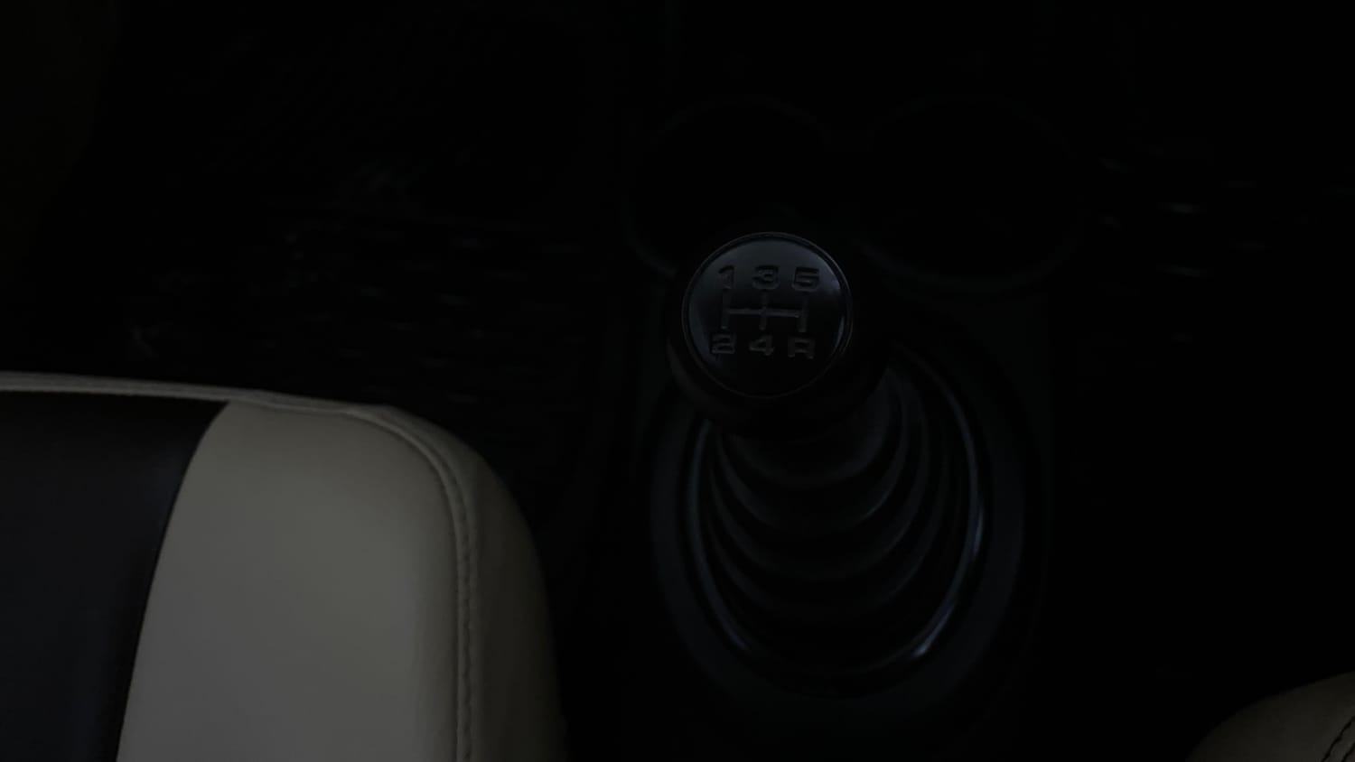 Used 2015 Honda Brio E MT Petrol Manual interior GEAR  KNOB VIEW