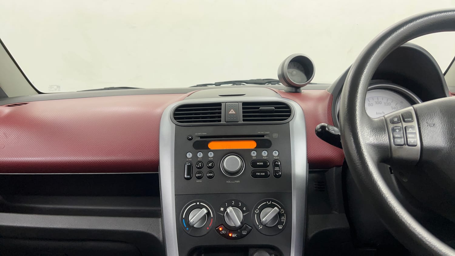Used 2013 Maruti Suzuki Ritz Zxi BS-IV Petrol Manual interior MUSIC SYSTEM & AC CONTROL VIEW