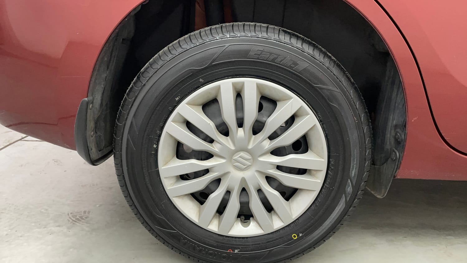 Used 2017 Maruti Suzuki Dzire VXi Petrol Manual tyres RIGHT REAR TYRE RIM VIEW