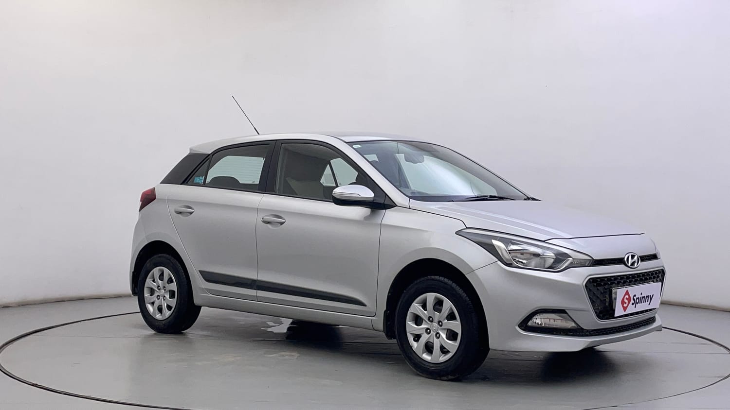 Used 2015 Hyundai Elite i20 Sportz 1.2 Petrol Manual exterior RIGHT FRONT CORNER VIEW