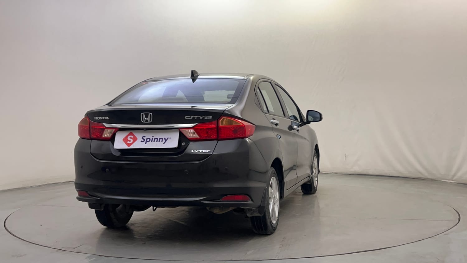 Used 2016 Honda City V Petrol Manual exterior RIGHT REAR CORNER VIEW