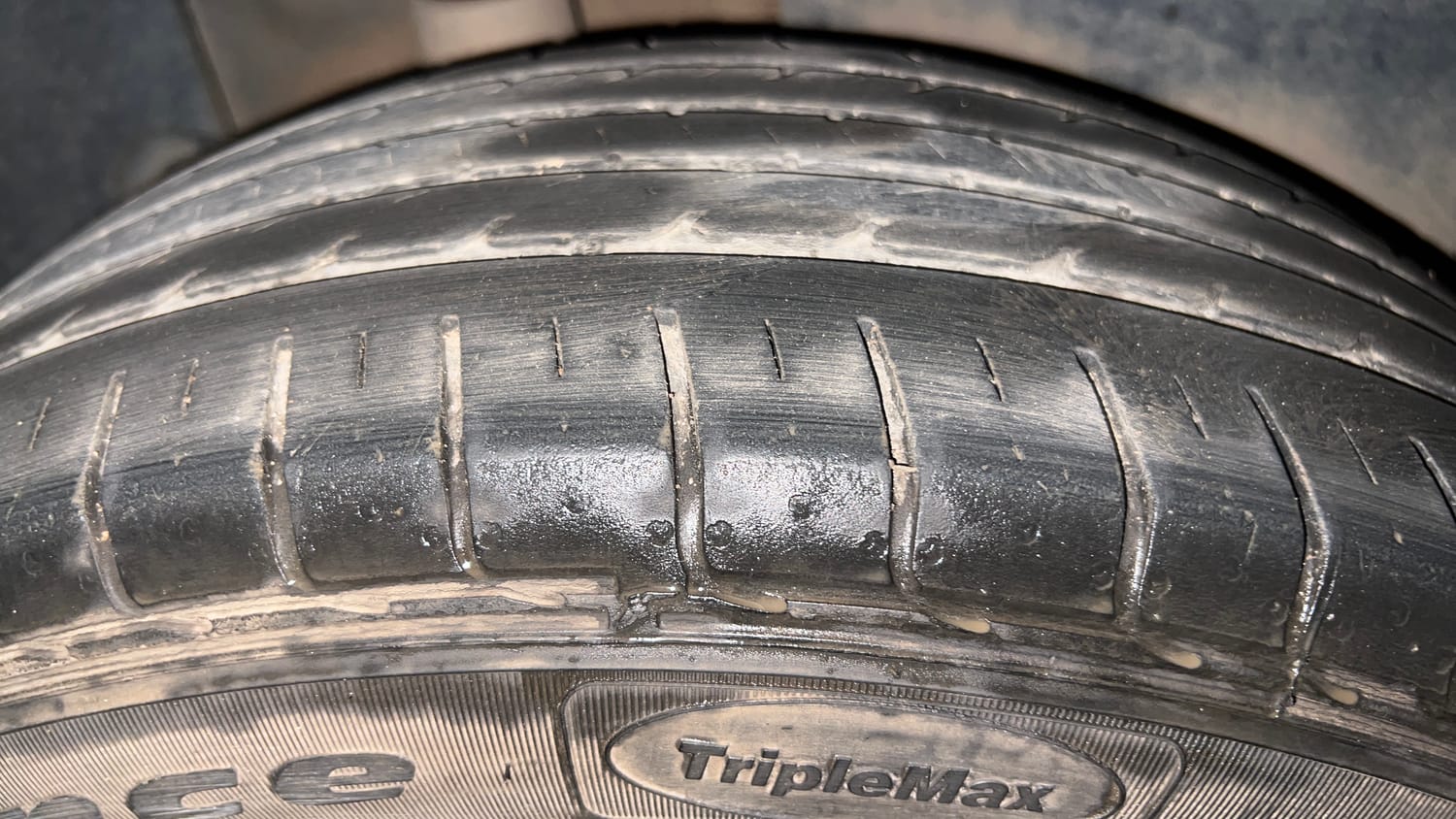 Used 2020 kia Seltos GTX Plus DCT 1.4 Petrol Automatic tyres RIGHT REAR TYRE TREAD VIEW