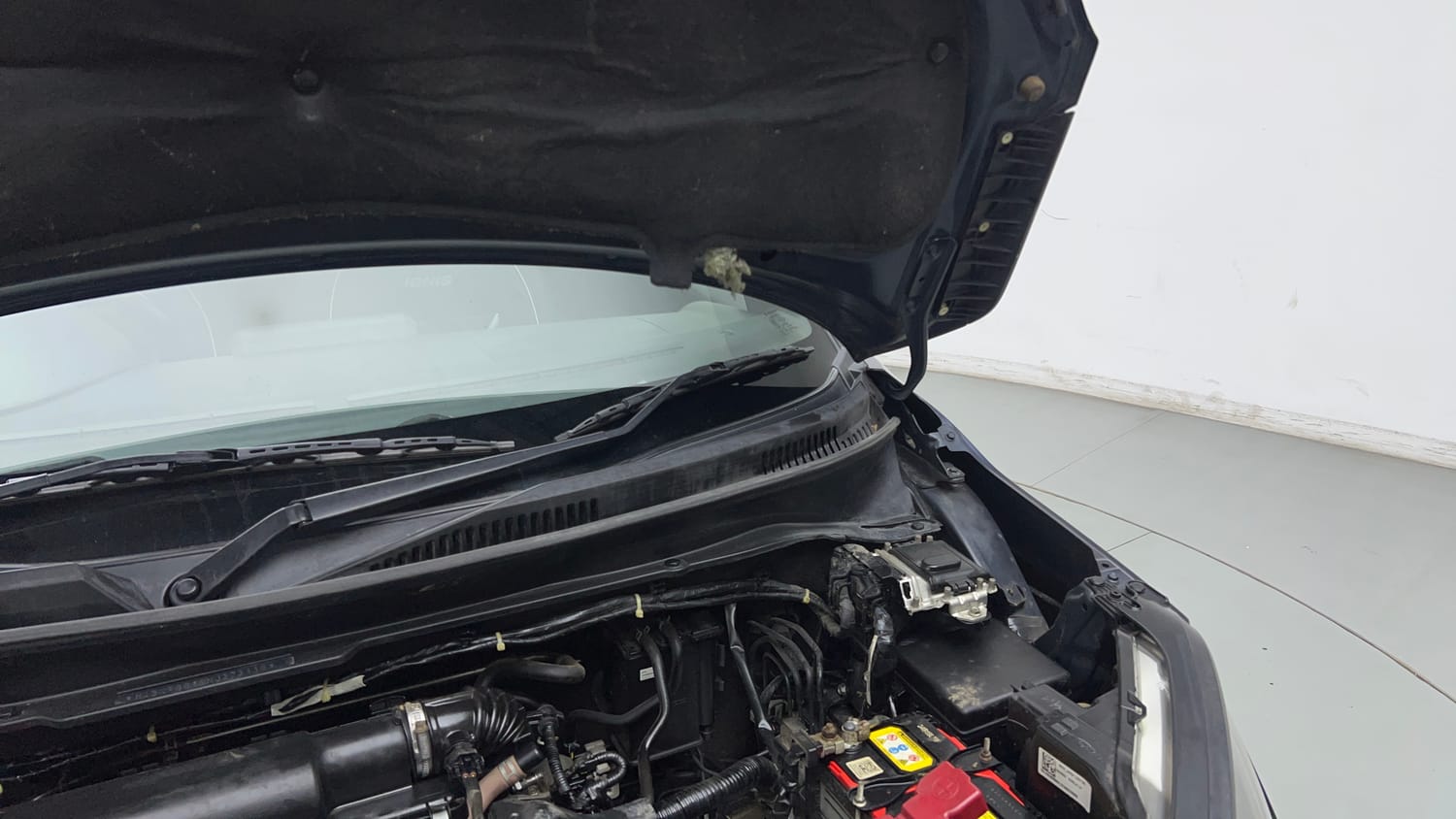 Used 2022 Maruti Suzuki Ignis Sigma 1.2 MT Petrol Manual engine ENGINE LEFT SIDE HINGE & APRON VIEW